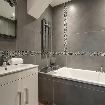 Loppe - Mountain Four-bedroom Hidden Gem *
